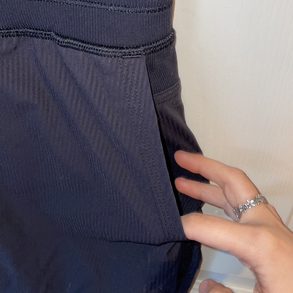 - Lululemon Capri pants - Picture 4 of 5